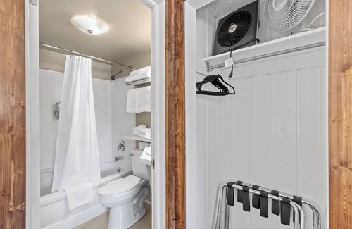 West Yellowstone Hotel | Lazy Duck Inn Room #20 Double Queens