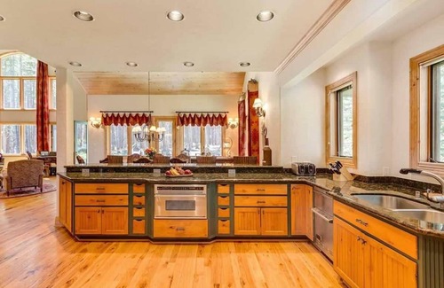 Warrior's Mark West House | Lazy Fox Lodge in National Forest View