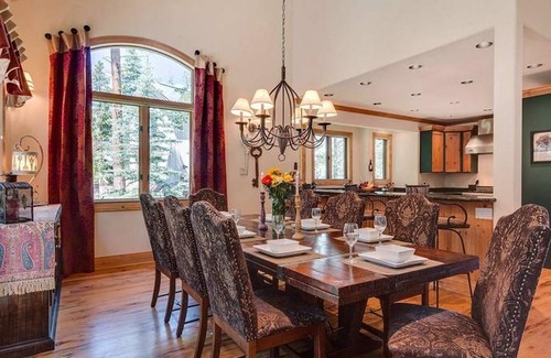 Warrior's Mark West House | Lazy Fox Lodge in National Forest