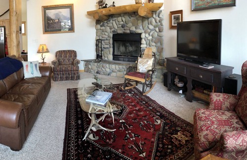 Big Sky House | Lazy J3 of Big Sky - Fully furnished and stocked, large condo in Big Sky.