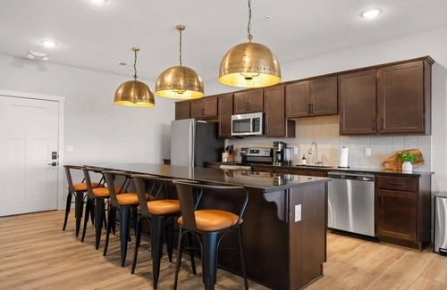 Kimberling City Condo | Lazy River! Hot Tub! Shuffleboard!