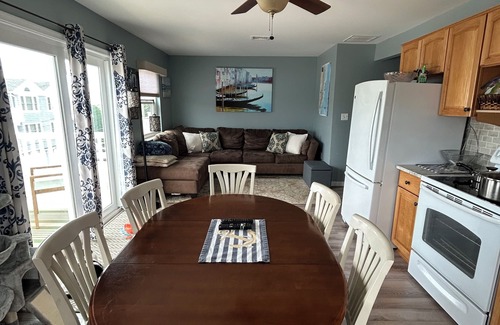 North Beach House | LBI 4-bedroom house with WiFi, Jacuzzi, on a beautiful block. 3 full kitchens!