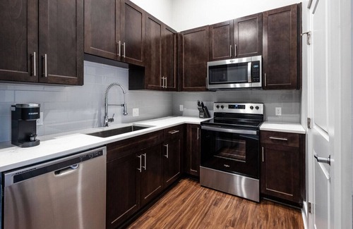 Scioto Mile Apartment | LC GuestHouse | The Urban Nook | Luxury Studio Suite | Downtown Columbus