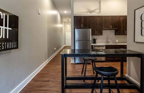 Scioto Mile Apartment | LC GuestHouse | The Urban Nook | Luxury Studio Suite | Downtown Columbus