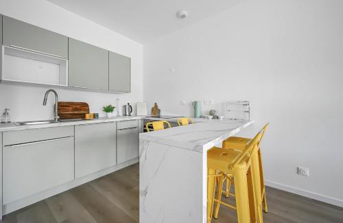 Evreux Apartment | Le Év'Rêve - 6 pers - Parking - 2 bdr