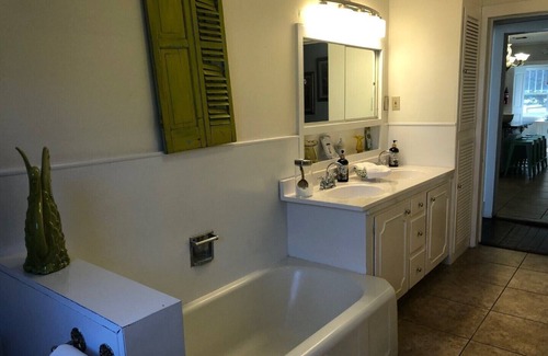 Lafayette Other | Le Barn Rouge Bed & Breakfast A Country Living Home in Acadiana