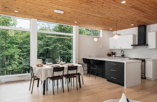 Sainte-Agathe-des-Monts House | Le Belvédère - Scandinavian style nature cottage