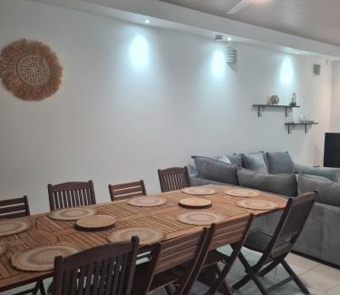 Sainte-Rose House | Le Calouni