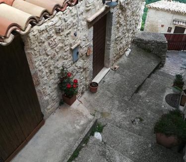 Scheggino House | Le Case dell'Arco – Monte San Vito
