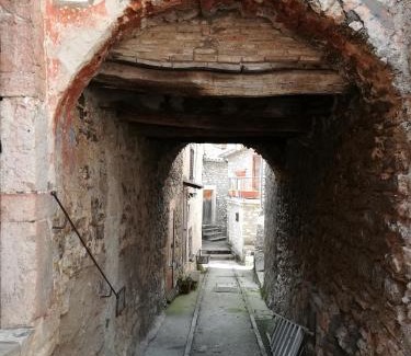 Scheggino House | Le Case dell'Arco – Monte San Vito