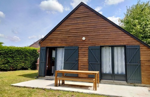 Agon-Coutainville Ski Chalet | Le Chalet de la mer in Agon Coutaiville, on the road to Pointe D'Agon