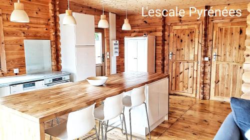 Bagneres-de-Bigorre Apartment | Le Chalet jacuzzi et Détente 4 Étoiles