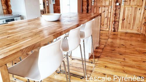 Bagneres-de-Bigorre Apartment | Le Chalet jacuzzi et Détente 4 Étoiles