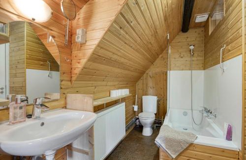 Spa Ski Chalet | Le Chalet Rustique - 3 chambres by FineNest