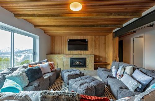 Falls Creek Apartment | Le Chalets- King of the mountain- sleeps 18 by ABM