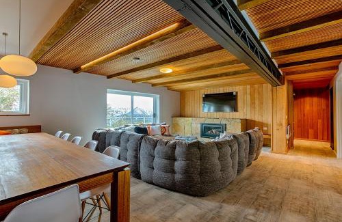 Falls Creek Apartment | Le Chalets- King of the mountain- sleeps 18 by ABM