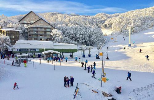 Falls Creek Apartment | Le Chalets- King of the mountain- sleeps 18 by ABM