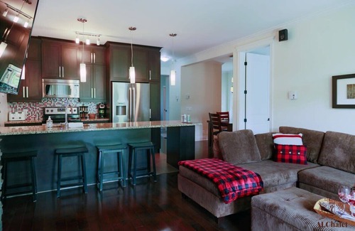 Bromont Condo | Le Champlain 101| Condo Duplex avec Piscine