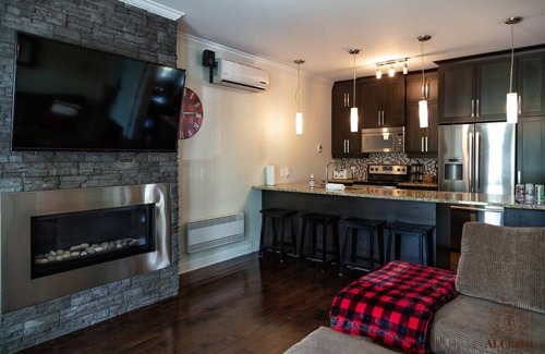 Bromont Condo | Le Champlain 101| Condo Duplex avec Piscine