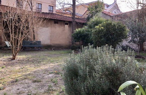 Couronne Urbaine Apartment | Le Charme du "tout à Pied" , Jardin Partagé, Wifi et Parking Gratuit