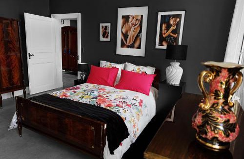 Albi House | LE CHERCHE MIDI Chambres d'hôtes avec CUISINE EQUIPEE grand jardin PARKING SECURISE GRATUIT