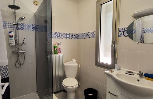 Valreas Villa | Le Cloître des Oliviers, house in the heart of the village with garden