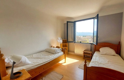 Valreas Villa | Le Cloître des Oliviers, house in the heart of the village with garden