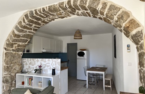 Notre-Dame-de-la-Rouviere Apartment | "Le Cocon"