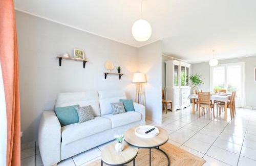 Cholet House | Le Cocon Perché - Ambiance Pastel et Jardin Arboré