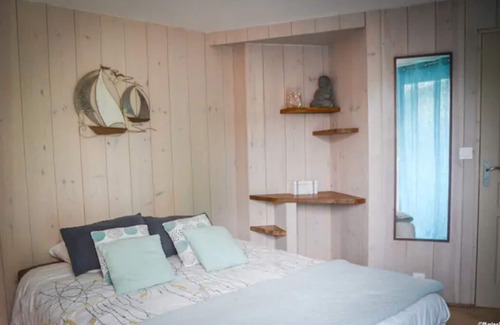 Le Teich Cabin | Le colibri, wooden house near river and forest
