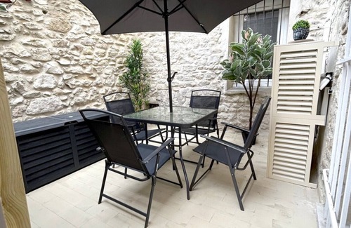 Quartier Administrations Apartment | Le Cosy Nîmois, charm & terrace in the heart of Nîmes, 4 minutes from the arena