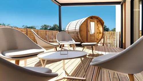 Sainte-Foy Ski Chalet | LE FAMYLISSE Septembre au calme - Plage, Serenite et Soleil doux - Piscines Sauna Salle Fitness Bibliothèque Restaurant - 10min des Sables d'Olonne