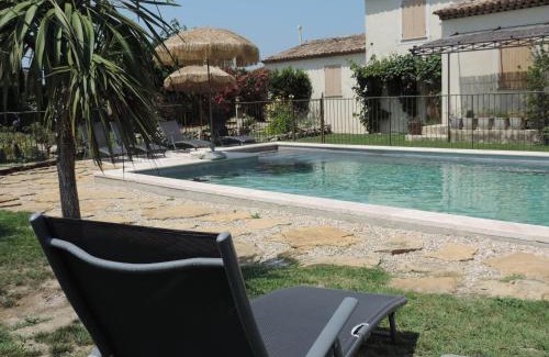 Cavaillon Bed & Breakfast | Le faré tchanqué chambre d'hôtes, parking gratuit sur place