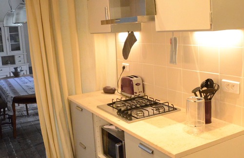 Serignac Apartment | Le Gobelin, spacious, renovated apartment in authentic home