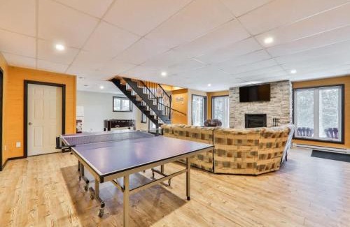 Grenville-sur-la-Rouge Ski Chalet | Le Grand Chene - Lake Spa & Forest Fun
