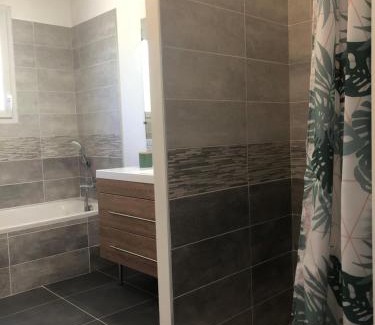 Saint-Laurent-de-Carnols House | Le jardin de reine