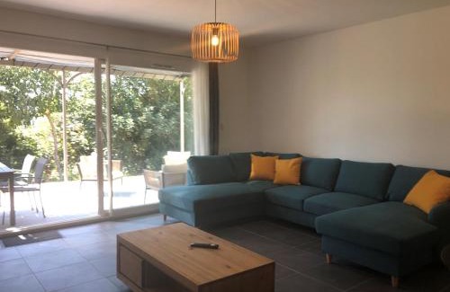 Saint-Laurent-de-Carnols House | Le jardin de reine