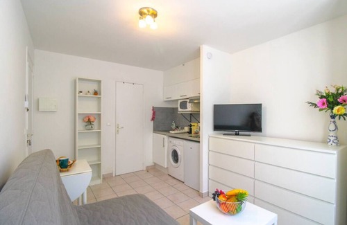 Carnot Apartment | Le jean, Charming studio, all comforts, center of Cannes