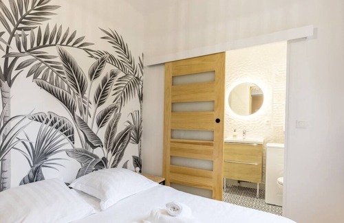 Republique Apartment | Le logement est composé de 1 chambres doubles et d'un canapé convertible