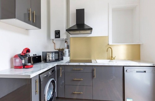 Republique Apartment | Le logement est composé de 1 chambres doubles et d'un canapé convertible