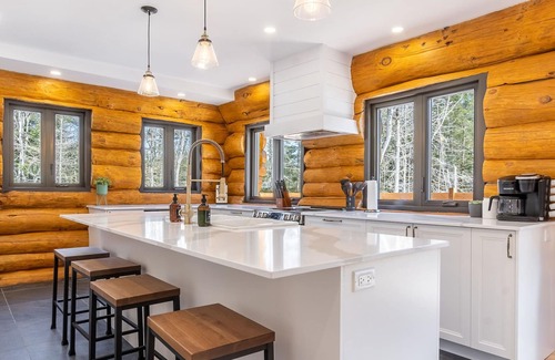 St-Adolphe-d'Howard Cabin | Le Massif | Spa & BBQ | Workspace