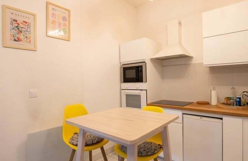 Lyon City Centre Apartment | Le Matisse - cosy studio with terrace and parking