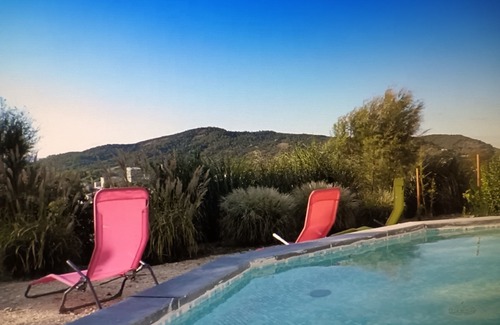 Vallon-Pont-d'Arc Cottage | Le Menuet, charming gîte, close to the river, private parking.