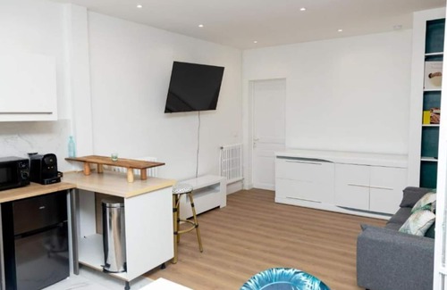 Deuil-la-Barre Apartment | Le Mermoz1: Apartment 15min of Paris