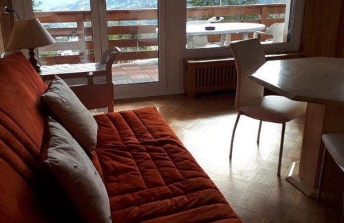 Lens Apartment | LE NEVADA CRANS-MONTANA vue a vous couper le soufle