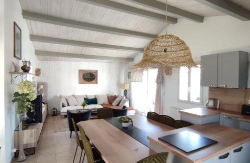 Le Bois-Plage-en-Re House | LE PATIO chaleureuse maison à 150 mètres de la mer