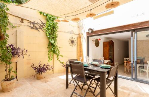 Aigues-Mortes Villa | Le Patio des Salins - Sublime maison de charme intramuros à Aigues-Mortes