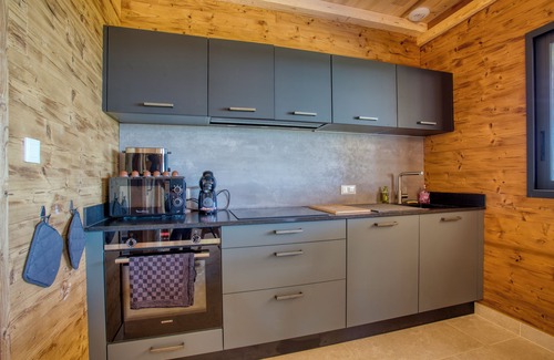 Sarlat-la-Caneda Ski Chalet | Le Pech Eternel: Acacias SPA Lodge