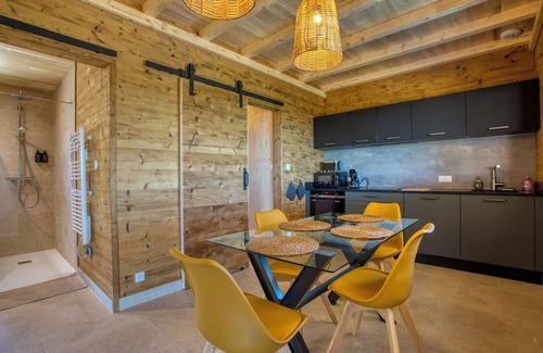 Sarlat-la-Caneda Ski Chalet | Le Pech Eternel: Acacias SPA Lodge