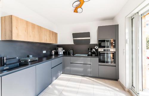 Menton Apartment | Le Penthouse de 220m2 - Jacuzzi - 3 Parkings - Climatisation - Terrasse